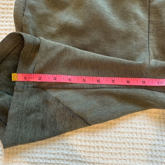 Men’s 9’ size small Alphalete sweat shorts - Picture 2 of 5
